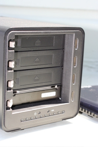 Illustration for article titled Drobo Storage Robot Review (Verdict: Great Concept, But Wait For V2.0)